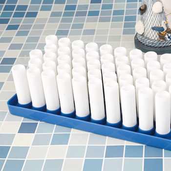 PP lūpų balzamo vamzdeliai – rinkinys 50 vnt su padėklu, įsk. scraper; injekcinis liejimas; medžiaga PP; modelis r002
