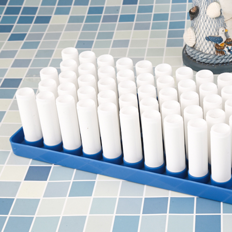 PP lūpų balzamo vamzdeliai – rinkinys 50 vnt su padėklu, įsk. scraper; injekcinis liejimas; medžiaga PP; modelis r002