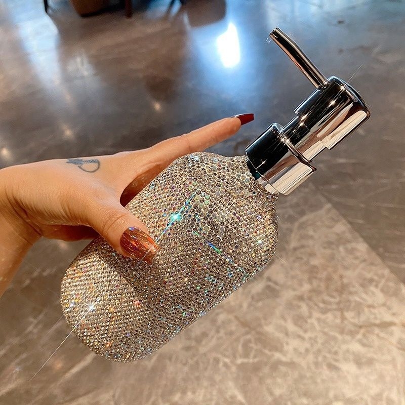 Dušo buteliukas su diamantų įdėklu, paspaudžiamas dozatorius šampūnui, kondicionieriui ir dušo geliui, modelis Xz9600