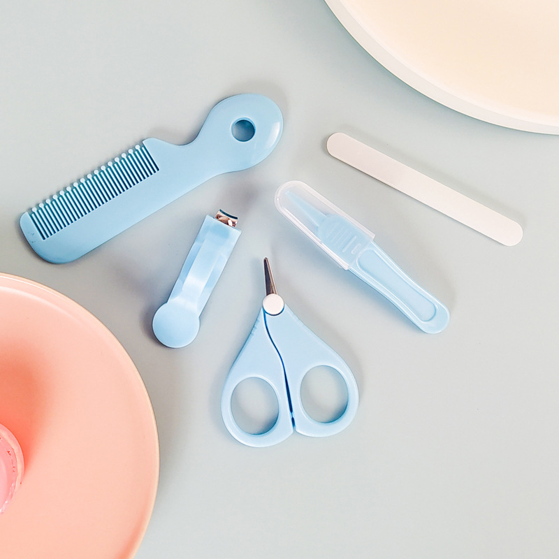 Handsome Boy kūdikių priežiūros rinkinys: nagų kirpimo žnyplės, nagų žirklės, plaukų šukos, nosies klipsas – 5 dalių rinkinys, plastikas + nerūdijantis plienas