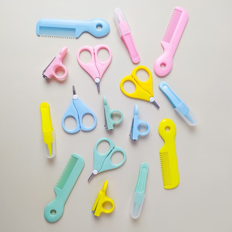 Handsome Boy kūdikių priežiūros rinkinys: nagų kirpimo žnyplės, nagų žirklės, plaukų šukos, nosies klipsas – 5 dalių rinkinys, plastikas + nerūdijantis plienas