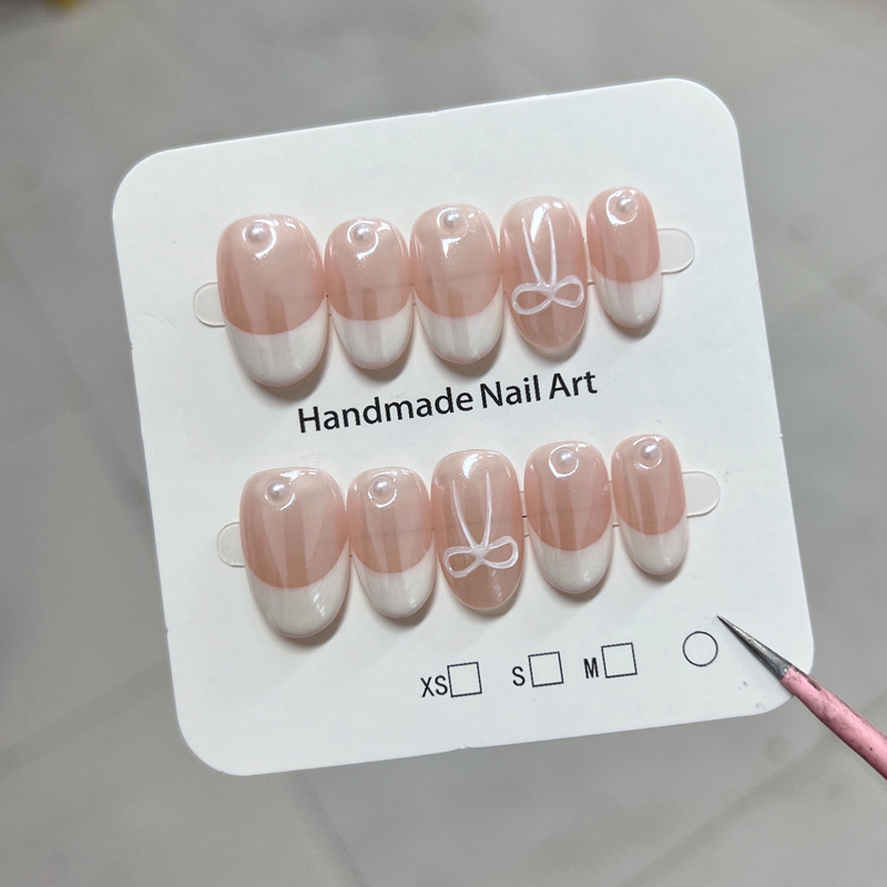 Prancūziško stiliaus auksuoti nagų menas, 3D rankomis piešiami kaspinėliai ir perlų efektas, rankomis gaminami dėvimieji nagai (Xinbei; Jiangsu; Stilius: Prancūziškas, ultra plonas, be siūlių; Raštas: Kaspinėlis)