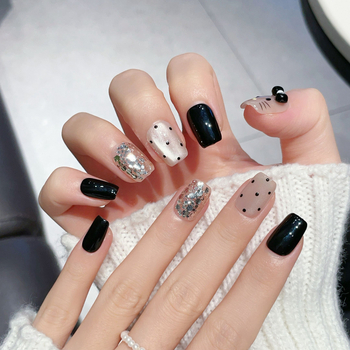 Kitty Cat nagų lipdukai – rankų dažyti, katės motyvas su kaspinu, trumpas stilius, tinka moterims