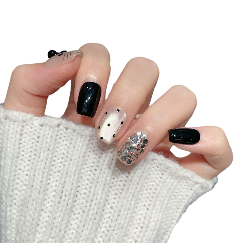 Kitty Cat nagų lipdukai – rankų dažyti, katės motyvas su kaspinu, trumpas stilius, tinka moterims