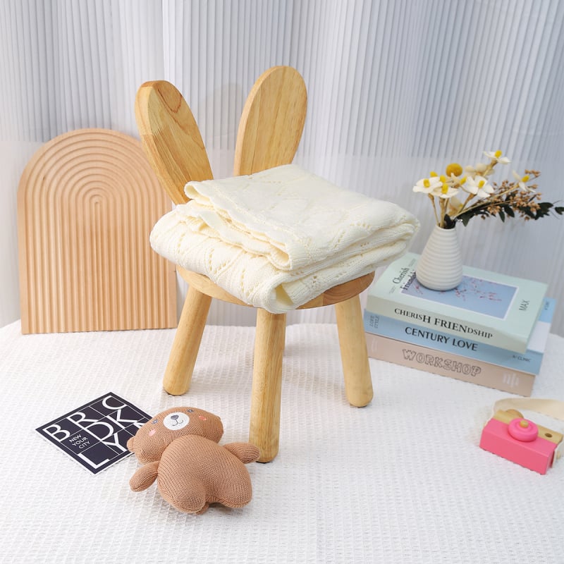 Mezgamas pledas su tušiniu raštu ir nėriniu apvadais keturioms pusėms; akrilas, svoris iki 300 g, tinka visoms sezonoms, pirmosios klasės kokybė, Insta stilius.