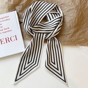 Шал със скандинавски райета и минималистичен дизайн, полиестер, съдържание 51–60%, летен сезон