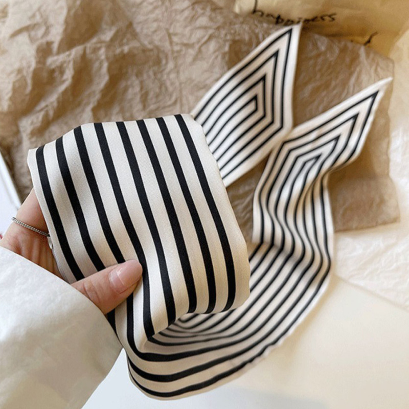 Шал със скандинавски райета и минималистичен дизайн, полиестер, съдържание 51–60%, летен сезон