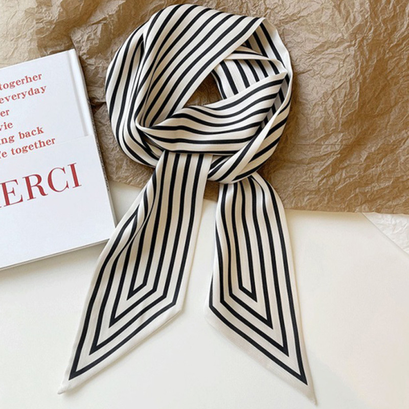 Шал със скандинавски райета и минималистичен дизайн, полиестер, съдържание 51–60%, летен сезон