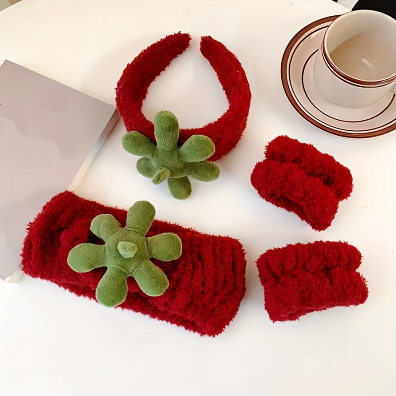 Galvos juosta su pūkiniu meškiu, audinys; rankų darbas; 2024 ruduo; minimalistinis stilius (Medžiaga: audinys; Procesas: rankų darbas; Sezona: 2024 ruduo; Stilius: minimalistinis)