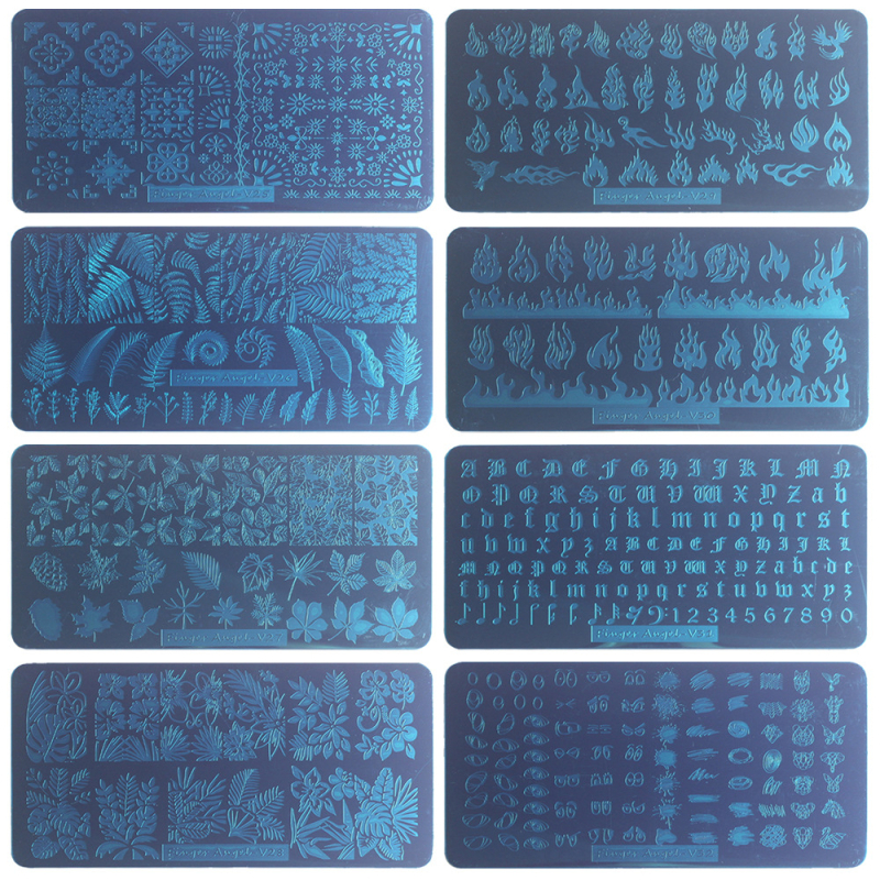 Nagų štampavimo plokštelių rinkinys, 13 dalių, su 8 šablonais, 2 antspaudais, 2 skraperiais ir kortelių laikikliu.