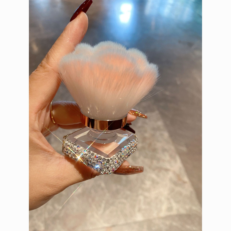 Daugiakryptis makiažo šepetėlis šviesinimui ir skruostams su deimantų dizainu, nešiojamas, šereliai iš nailono, rankena iš akrilo; šerelių ilgis 4,2 cm, bendras ilgis 6,5 cm, 1 vnt.