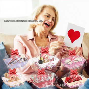 Dovanų įpakavimas su popieriniu krepšeliu; Medžiaga: kompozitinės medžiagos; Ženklas: Xin delie; Specifikacijos: 250 g kartonas; Išskirtinis įpakavimas: dovanų įpakavimas