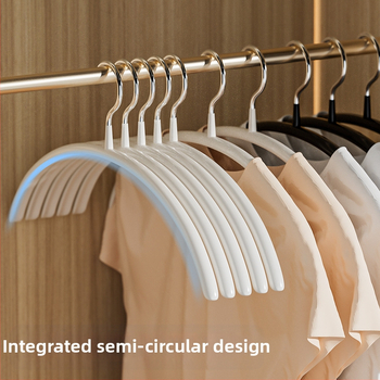 Κρεμάστρα ρούχων με dip-molded σχεδίαση σε ημικύκλιο, αντιολισθητική επιφάνεια, παχύτερη κατασκευή, κατάλληλη για υπνοδωμάτιο