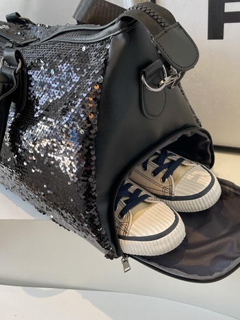 Τσάντα ταξιδιού για γυναίκες, PU υλικό, χωρητικότητα 20–35L, αδιάβροχη και επεκτάσιμη.