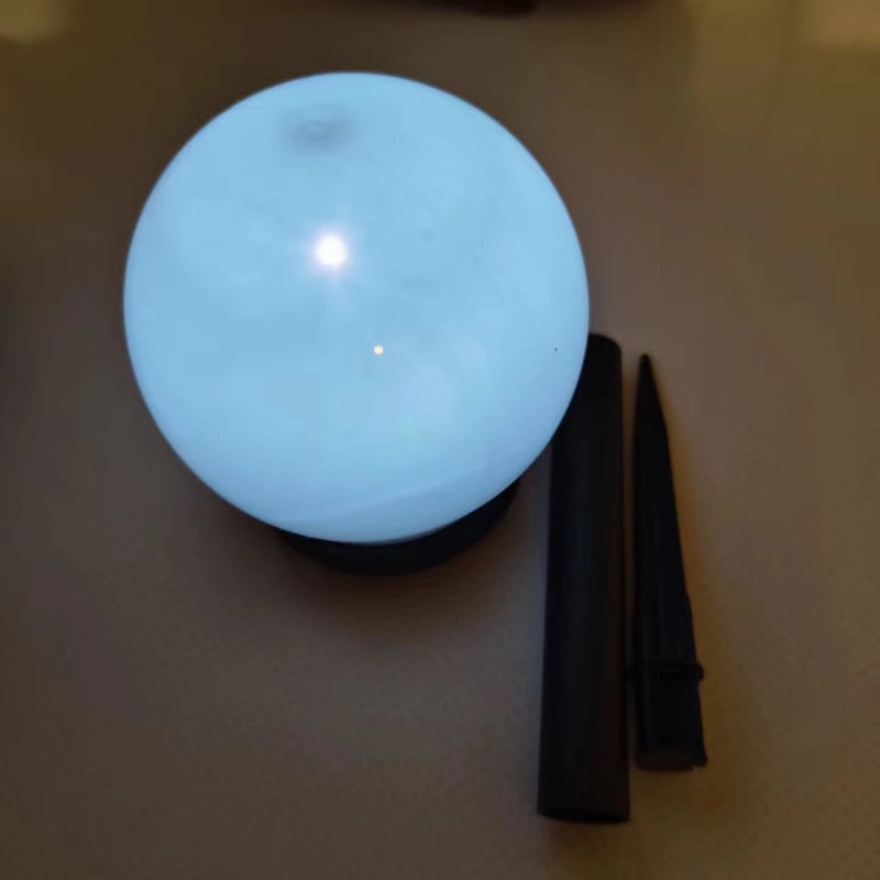 Saulės energijos vejų lemputė su apvaliu lempučių galvutė, įsmeigiamas į žemę, TS1002 plastikinė korpusas, 1.2V, <1W, nuolatinis apšvietimas 6–12 val