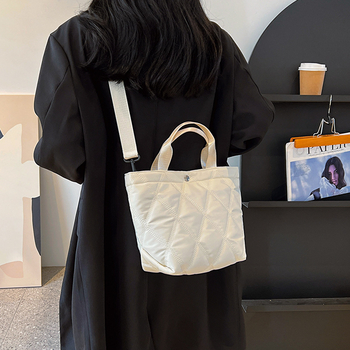 Чанта-кофа от платно, урбан стил на простота, цип за затваряне, полиестерна подплата, джоб за телефон