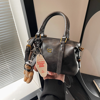 PU τσάντα ώμου σε σχήμα μαξιλαριού με φερμουάρ, εσωτερικός θήκη με φερμουάρ και ID, πολυεστερική επένδυση