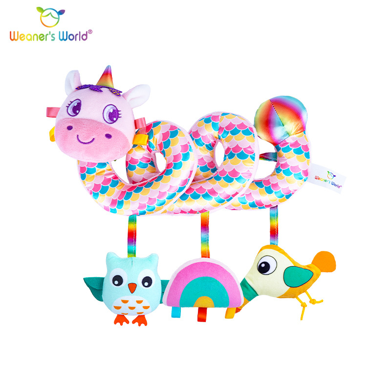 Pliušinis pakabinamas žaislas vežimėliui su varpele – interaktyvi edukacinė žaisla kūdikiams ir vaikams 0–3 metų