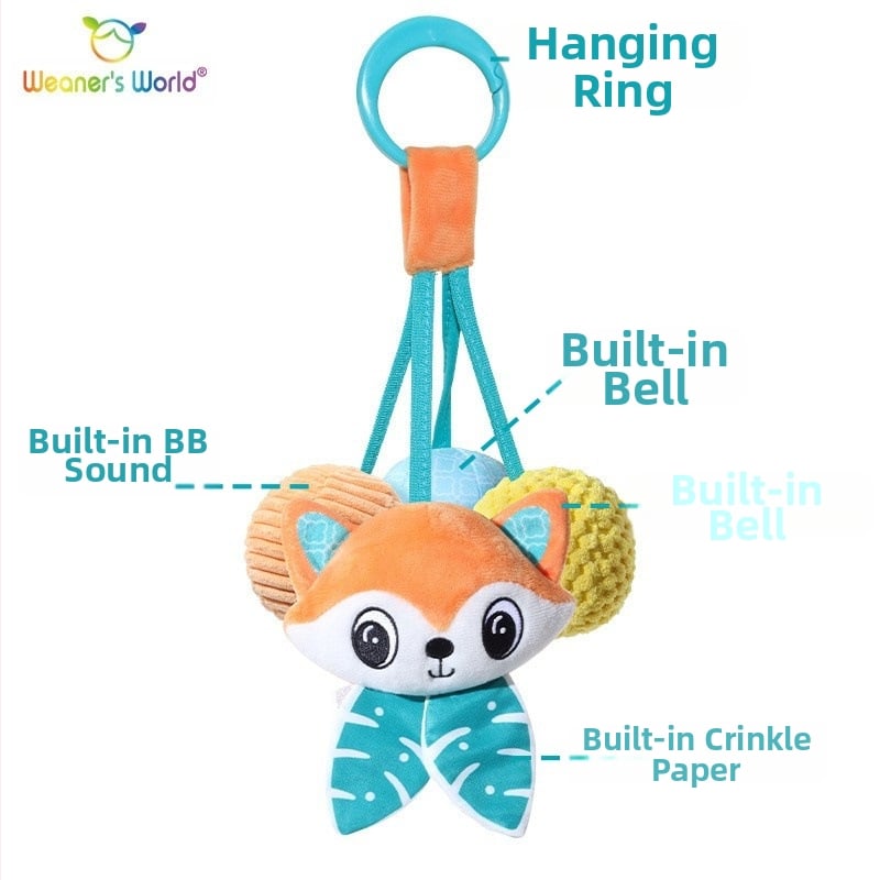 Plušinis kabinamos žaislas su varpelio garsu, cartoon gyvūnas, tinkama lopšeliui, vežimėliui ar automobilių sėdynei; skatina ankstyvą sensorinį ir motorinį vystymąsi (regėjimą, sugriebimą, klausą) ir tėvų-vaikų sąveiką.