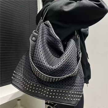 Τσαντάκι ώμου PU, κυλινδρικού σχήματος, με φερμουάρ, λαμιναρισμένο εσωτερικό, στυλ street trend