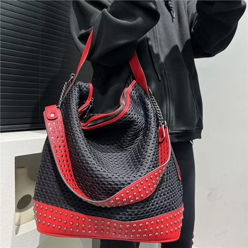 Τσαντάκι ώμου PU, κυλινδρικού σχήματος, με φερμουάρ, λαμιναρισμένο εσωτερικό, στυλ street trend