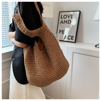 Τσαντα τύπου κουβά από βαμβάκι και λινό, με επένδυση πολυεστέρα, κλείσιμο με φερμουάρ, εσωτερική θήκη με φερμουάρ και θήκη για κινητό