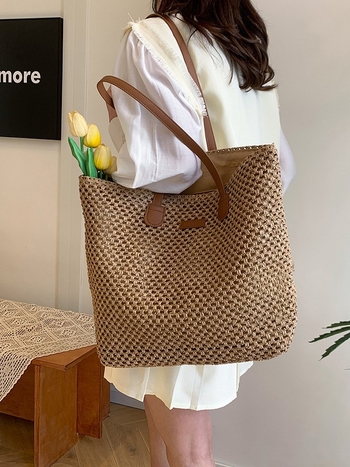 Geantă de umăr din pai de paie împletit, cu fermoar, formă verticală pătrată, căptușeală din poliester, două bretele