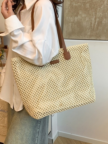 Τσάντα ώμου από πλεκτή ψάθα με φερμουάρ, κάθετης τετράγωνης μορφής, επένδυση πολυεστέρα, δύο λουριά