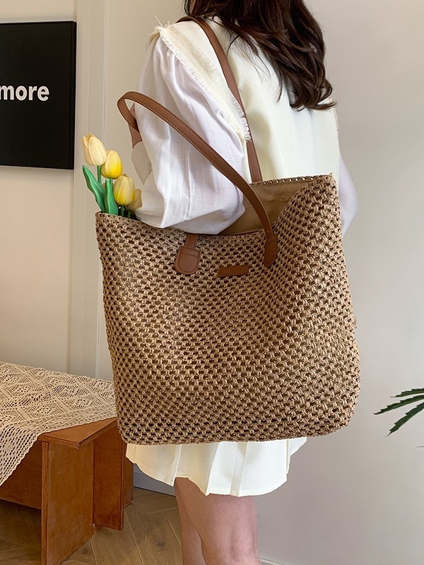 Geantă de umăr din pai de paie împletit, cu fermoar, formă verticală pătrată, căptușeală din poliester, două bretele