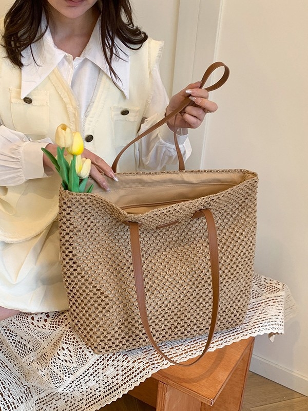 Geantă de umăr din pai de paie împletit, cu fermoar, formă verticală pătrată, căptușeală din poliester, două bretele