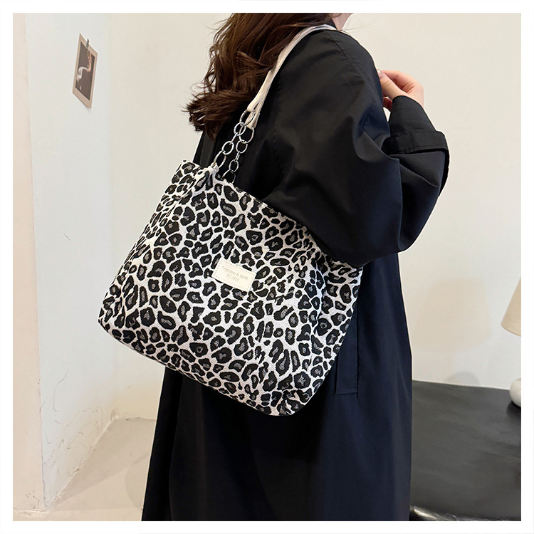 Leopard mintás Tote táska, vászon, horizontális négyzet alakú forma, cipzár, poliészter bélés, dupla vállpánt