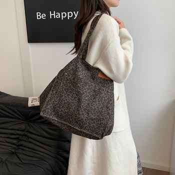 Дамска презрамкова чанта от Nylon, уличен стил, хоризонтална квадратна форма, магнитно закопчаване, джоб за мобилен telefon