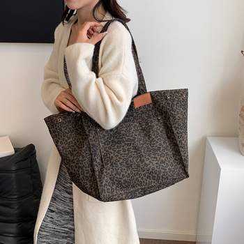 Дамска презрамкова чанта от Nylon, уличен стил, хоризонтална квадратна форма, магнитно закопчаване, джоб за мобилен telefon