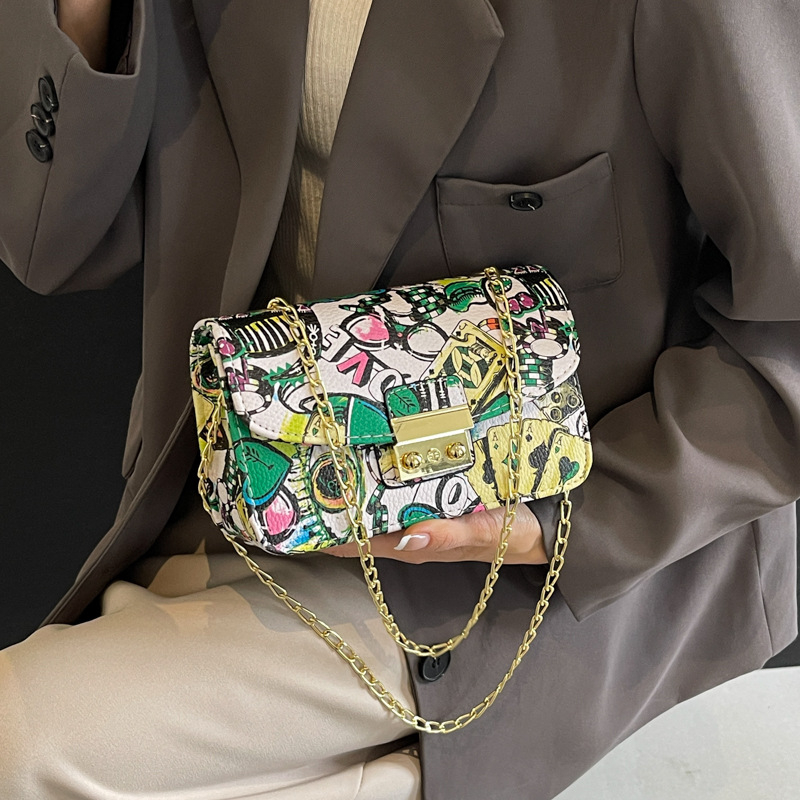 Geantă crossbody pătrată din PU, stil stradal, închidere cu capac, buzunare interioare: fermoar, buzunar pentru telefon și ID