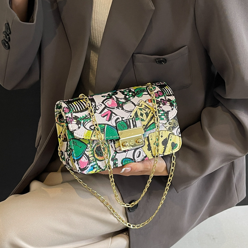 Geantă crossbody pătrată din PU, stil stradal, închidere cu capac, buzunare interioare: fermoar, buzunar pentru telefon și ID