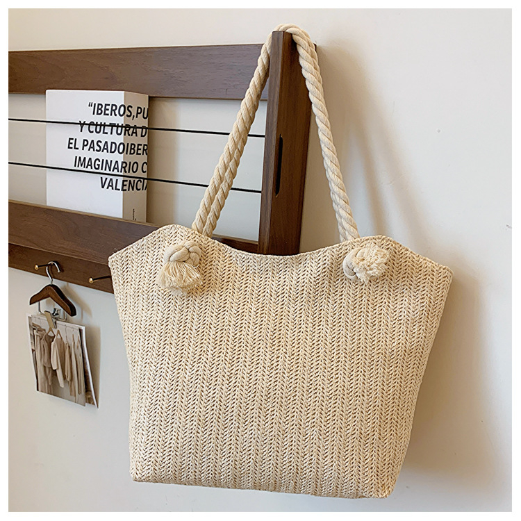 PVC tote táska, felső nyitás, puha, nylon belsővel, horizontális négyzet alakú