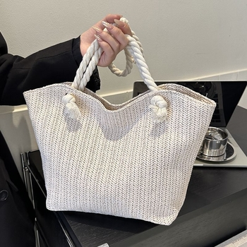 Τσάντα tote από corduroy με μαγνητικό κούμπωμα, εσωτερικό λαμιναρισμένο διαμερισμα με φερμουάρ, κατάλληλη για αναψυχή και ταξίδια