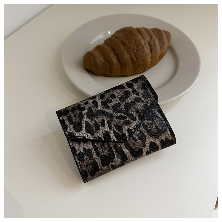Portofel Leopard, PU, stil envelope, închidere magnetică, formă orizontală pătrată, buzunar intern cu fermoar, căptușeală din piele sintetică