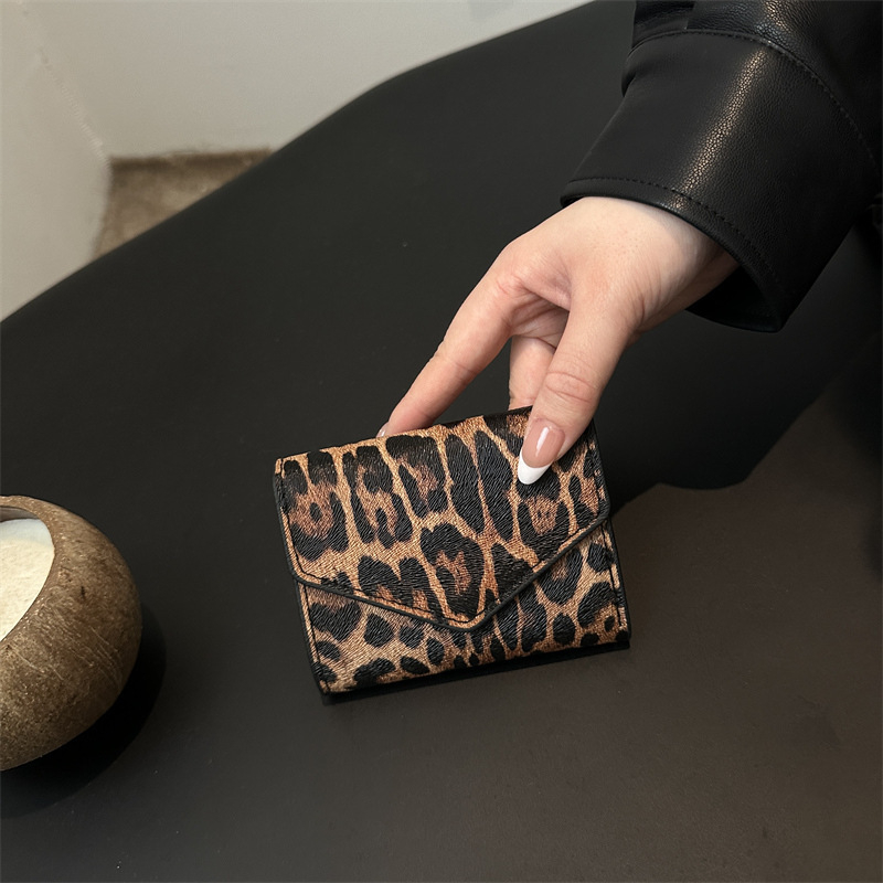 Portofel Leopard, PU, stil envelope, închidere magnetică, formă orizontală pătrată, buzunar intern cu fermoar, căptușeală din piele sintetică