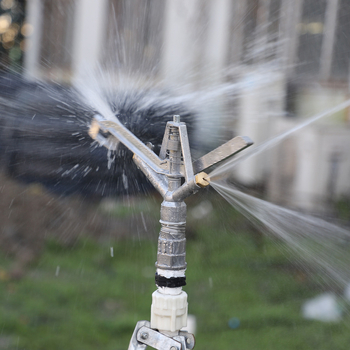 Ακροφύσιο ψεκαστήρα από κράμα, rocker σχεδίαση, αυτόματη περιστροφή, ευρύ πεδίο κάλυψης, για γεωργική άρδευση κήπων