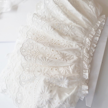 Δαντελένια κεντημένη άκρη – μοτίβο ηλίανθος – βαμβακερό ύφασμα – πλάτος 13,5 cm