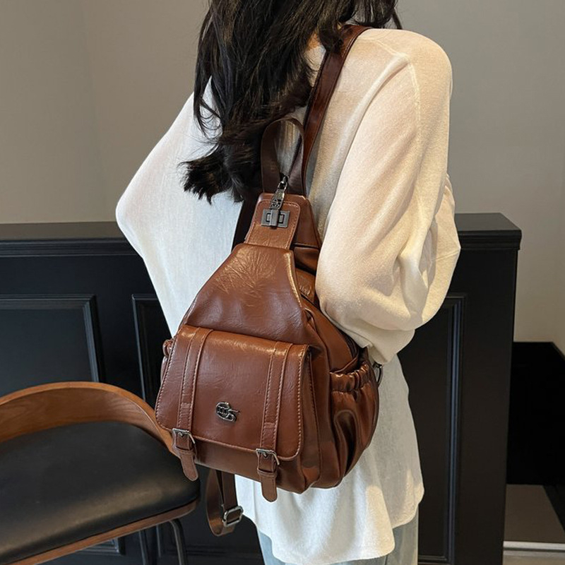 PU anyagú kis utazó multifunkcionális hátizsák, városi minimalista stílus, 2025 tavasz, fedéllel ellátott táska, belső cipzáras zseb