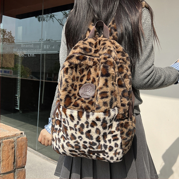 Σακίδιο λεοπάρ μοτίβο, χωρητικότητας 20–35 L, κατάλληλο για 15 ιντσών φορητό, ύφασμα plush, ιμάντες με αερόσφυρες, αστικός μινιμαλιστικός στυλ