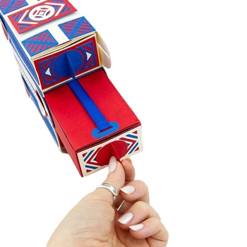 Κοπτικός δίσκος Scrapbooking με μοτίβο Train Box Carousel — ατσάλι από άνθρακα, διαβρωτική χάραξη, μεταλλικό εργαλείο χειροτεχνίας, μοντέρνο μινιμαλιστικό στυλ