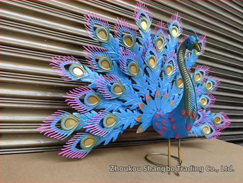 Άγαλμα παγώνιου, όρθια στάση, μεταλλικό γλυπτό με σταθερή βάση, ανθεκτικό στις καιρικές συνθήκες και στη σκουριά, διακόσμηση κήπου σε παραδοσιακό αγροτικό στυλ