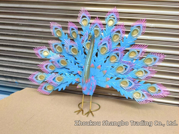 Άγαλμα παγώνιου, όρθια στάση, μεταλλικό γλυπτό με σταθερή βάση, ανθεκτικό στις καιρικές συνθήκες και στη σκουριά, διακόσμηση κήπου σε παραδοσιακό αγροτικό στυλ