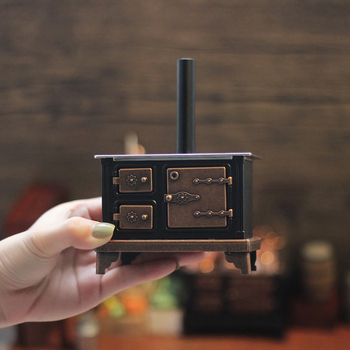 Miniatiūriniai lėlių namų aksesuarai: Vakarų virtuvė, Retro stilius, mini viryklė ir spintelė; Prekės ženklas: Little Mikey House; Medžiaga: lydinys; Apdorojimo pritaikymas: Taip; Apdorojimo būdas: Pavyzdinė pritaikymas; Amžiaus riba: 15-17 metų