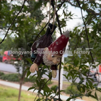 Дръзък джудже от смола, висящ за градина – въже за окачване, ръчно боядисан, коледна украса