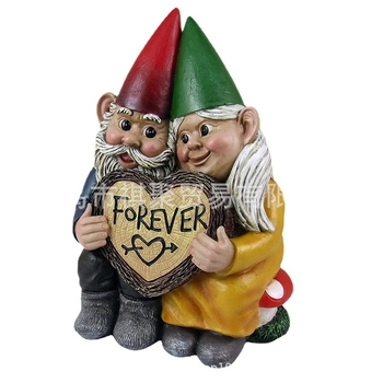 Джудже-фигура от синтетична смола за дом и градина – двойка любовни персонажи, коледен подарък