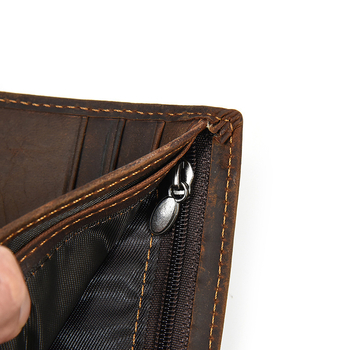 Ανδρικό πορτοφόλι bi-fold από γνήσιο δέρμα με δέρμα κορυφαίας στρώσης και επένδυση πολυεστέρα